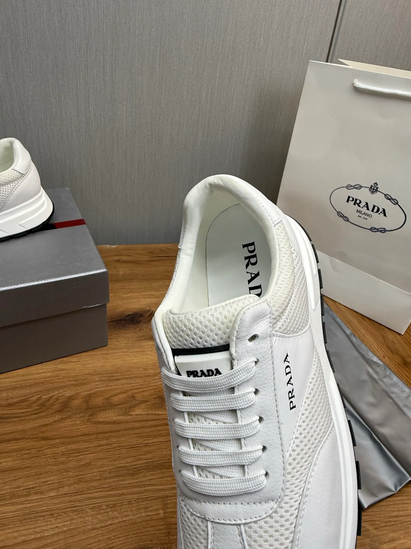 Men's shoes 💰560💰 [PRADA] Hot-selling men's shoes shipped 👏Official website synchronized ⬆️ Original cowhide fabric + cowhide lining, cowhide feet 🐮 1:1 shipment ✔️Original original bottom, 38-45 (45. Customized, non-refundable)